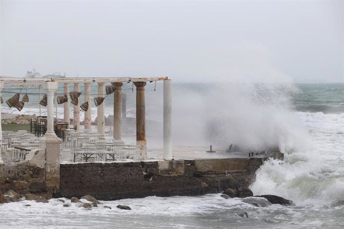 Temporal de oleaje y viento en Málaga.