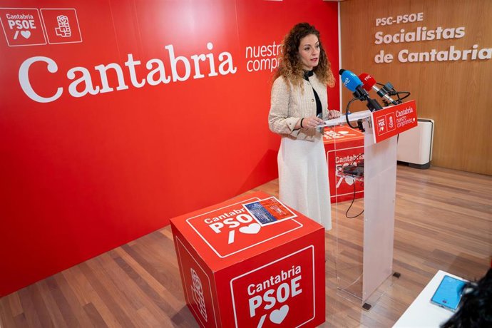 La portavoz del PSOE de Cantabria, Ainoa Quiñones