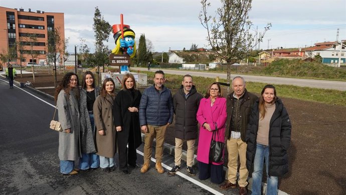 Finalización de los trabajos de instalación de la figura de la 'Pitufa Ferroviaria' en El Berrón
