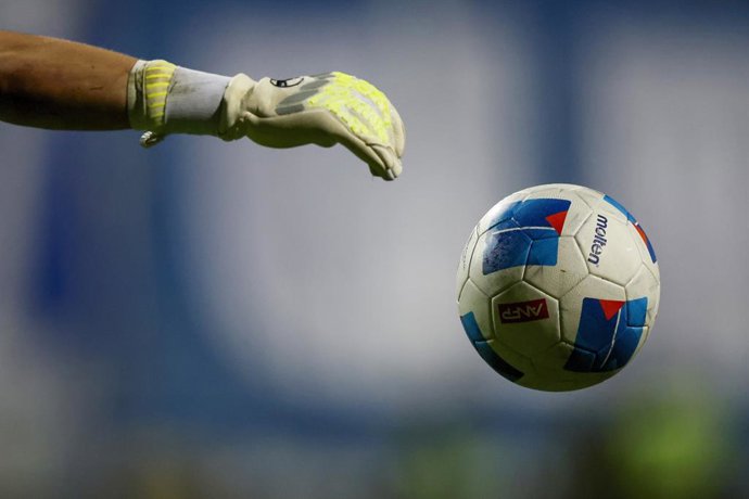 Futbol, Universidad Catolica vs Deportes Limache. Fecha 8, Liga de Primera 2025. La pelota es fotografiada durante un partido de la liga de Primera realizado en el estadio Sausalito de Vina del Mar, Chile. 19/04/2025 Andres Pina/Photosport  Football,