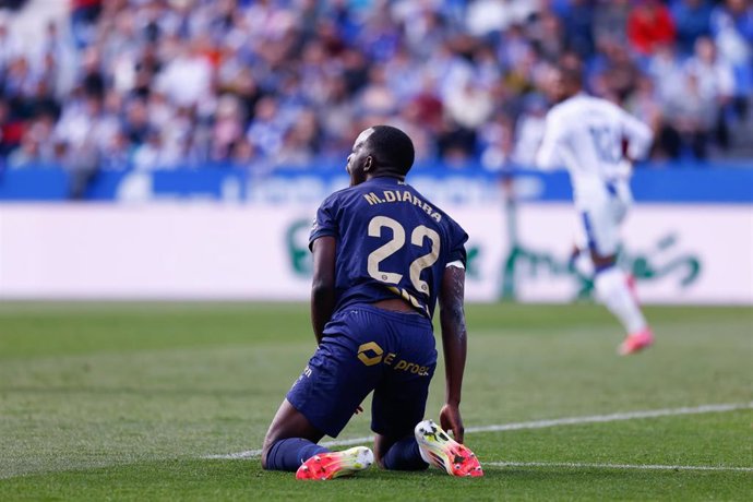 Archivo - El defensa francés Moussa Diarra, como jugador del Deportivo Alavés.