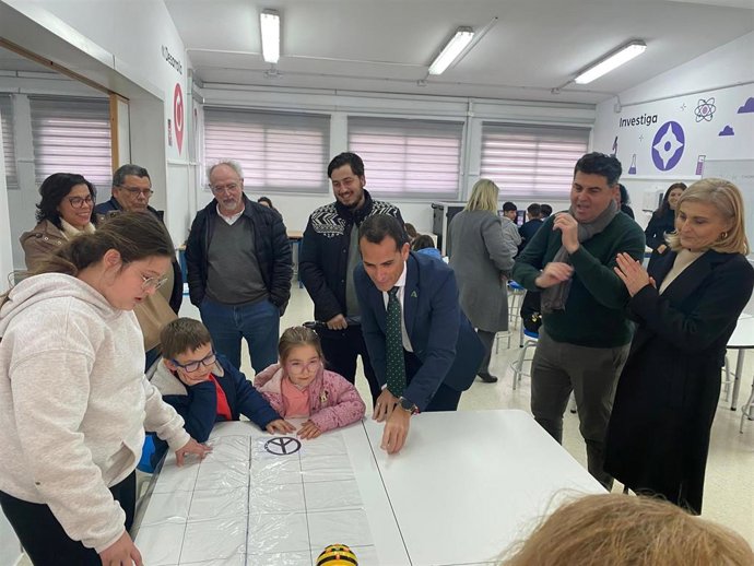 Visita al CEIP José Artesano, en Torreblascopedro