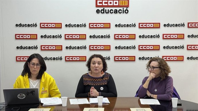 (I-D) La Secretaria De Política Educativa CCOOPV Educació, Cristina Sánchez; La Secretaria General De La FECCOOO, Teresa Esperabé, Y La Secretaria General De CCOOPV Educación, Xello Valls, En Rueda De Prensa.