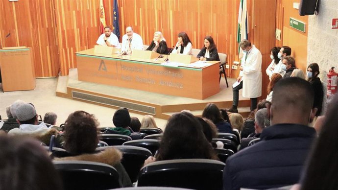 Presentación de la escuela de familias y pacientes de ictus en Huelva.