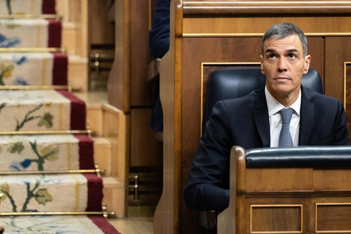Archivo - El presidente del Gobierno, Pedro Sánchez, durante una sesión de control al Gobierno, en el Congreso de los Diputados, a 10 de diciembre de 2025, en Madrid (España). 
