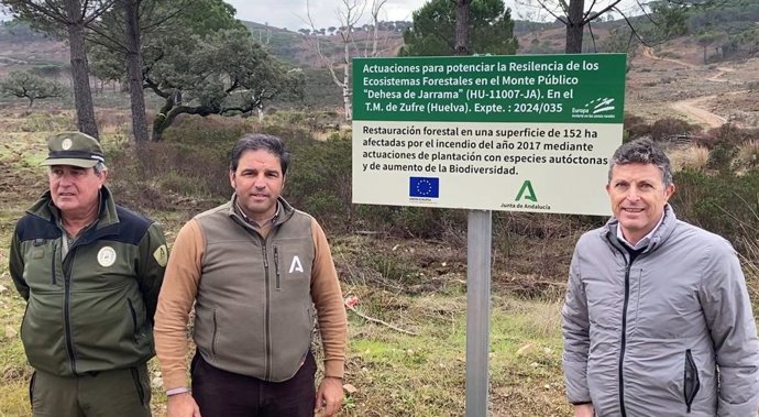 El delegado de Sostenibilidad y Medio Ambiente de la Junta en Huelva, Pedro Yórquez, durante una visita a la Dehesa del Jarrama