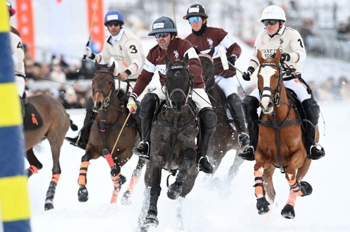 La intensidad fue máxima en la final de la Snow Polo World Cup