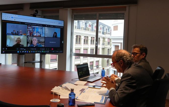 Representantes de organizaciones empresarios de Asturias, Galicia y León mantienen una reunión telemática con el coordinador europeo del Corredor Atlántico, François Bausch, para reivindicar infraestructuras necesarias para el noroeste español.