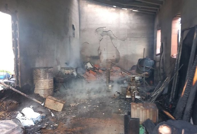 Un incendio deja totalmente calcinada una nave agrícola en Campanet