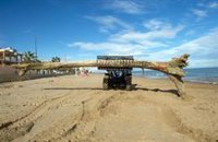 La Diputació de València adelanta a enero la campaña de limpieza de playas e incorpora nueva maquinaria