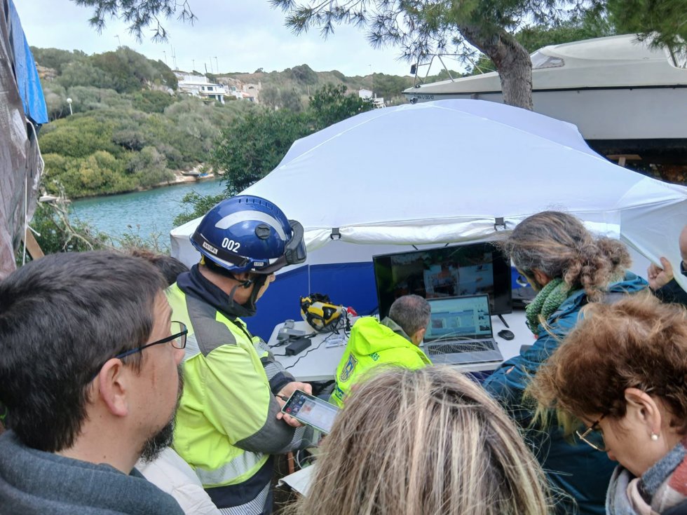 Servicios de emergencias desplegados en Es Castell. 