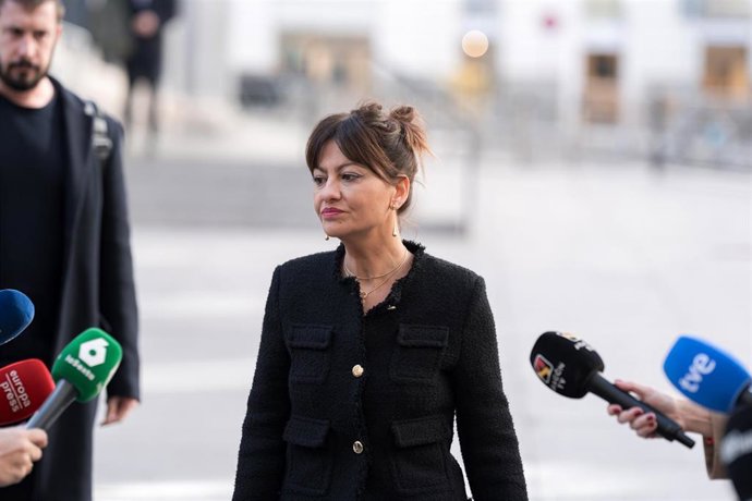 Archivo - La ministra de Juventud e Infancia, Sira Rego, atiende a los medios de comunicación a su llegada a una reunión en la Delegación del Gobierno de Canarias en Madrid, a 5 de diciembre de 2024, en Madrid (España). 