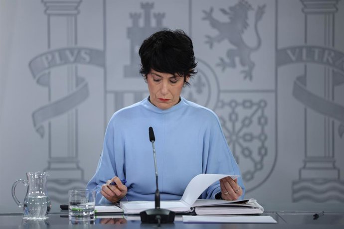 La ministra de Inclusión Seguridad Social y Migracioneas y portavoz del Gobierno, Elma Saiz, durante la rueda posterior al Consejo de Ministros en el Palacio de la Moncloa, a 27 de enero de 2026, en Madrid (España). 