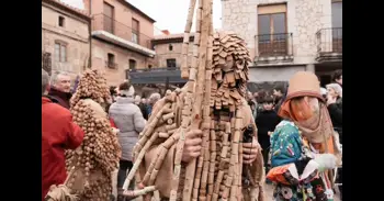 Mecerreyes 2026: Guía para descubrir la 'Corrida del Gallo', el carnaval más ancestral y puro de España