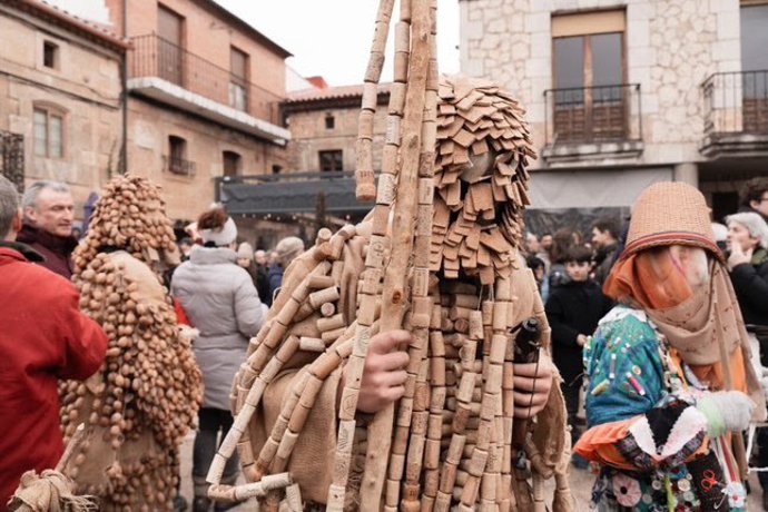 Mecerreyes (Burgos) celebra el 15 de febrero la 'Corrida del Gallo', uno de los carnavales más antiguos de España