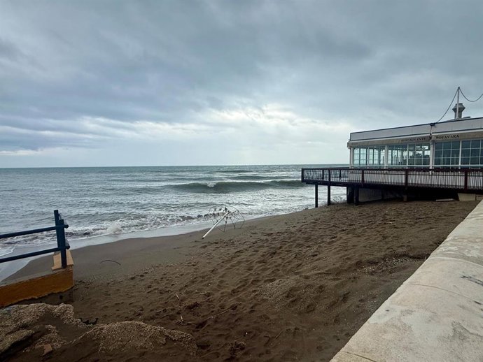 Imagen del estado actual de una playa de Fuengirola