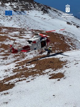 Suc.- Rescatado en helicóptero del GES un joven de 26 años tras una caída en Pico Viejo, en el Parque Nacional del Teide