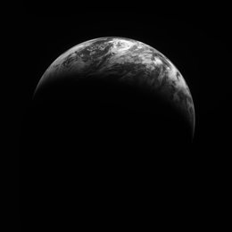 Archivo - HANDOUT - 31 December 2022, ---, -: A photo of Earth taken by lunar orbiter Danuri, provided by the Korea Aerospace Research Institute on 03 Jan 2023, shows an image of Earth that South Korea's first lunar orbiter, Danuri, took with a camera on 