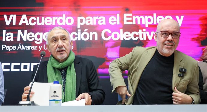 Los secretarios generales de CCOO y UGT, Unai Sordo y Pepe Álvarez, durante una rueda de prensa, en la sede de UGT, a 27 de enero de 2026, en Madrid (España). 