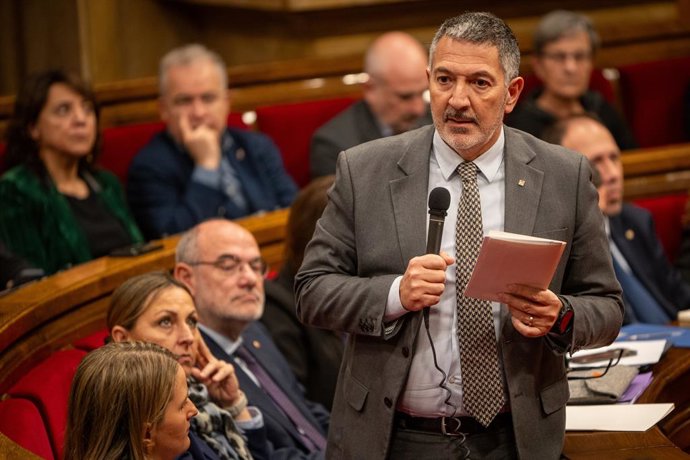 Archivo - El conseller d'Empresa i Treball, Miquel Sàmper