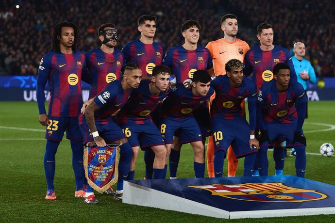 Archivo - Once inicial del FC Barcelona antes del partido de Champions contra el Frankfurt