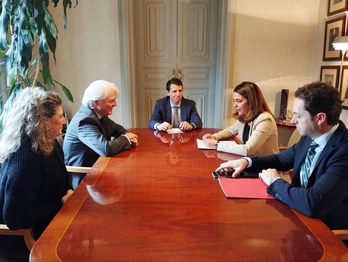 El presidente del Consejo General de la Abogacía, Salvador González; la consejera de Justicia de la Comunidad Valenciana, Nuria Martínez y la presidenta del Consejo Valenciano de Colegios de la Abogacía, María del Mar García Calvo.