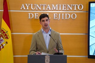 El concejal de Agricultura y Medio Ambiente del Ayuntamiento de El Ejido (Almería), Manuel Martínez, durante la presentación del balance de actuaciones de 2025.