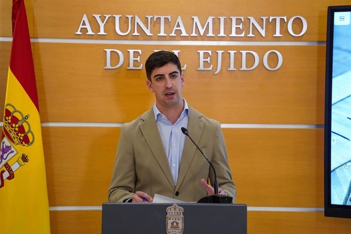 El concejal de Agricultura y Medio Ambiente del Ayuntamiento de El Ejido (Almería), Manuel Martínez, durante la presentación del balance de actuaciones de 2025.