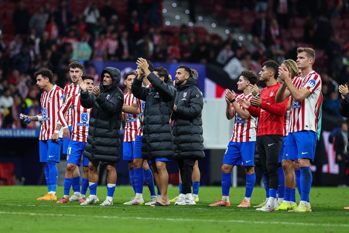 Archivo - Players of Atletico de Madrid greeting the fans during the UEFA Champions League 2025/26 League Phase MD4 match between Atletico de Madrid and R. Union Saint-Gilloise at Estadio Metropolitano on November 04, 2025 in Madrid, Spain.