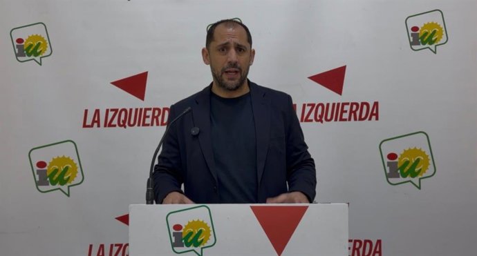El coordinador provincial de IU Córdoba, Sebastián Pérez, en la sede provincial de su formación.
