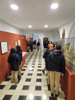 Visita de alumnos del Colegio Divina Pastora de Córdoba.
