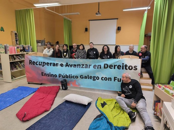 Docentes gallegos se encierran en centros educativos para visibilizar su "saturación" y demandar mejoras en el sistema
