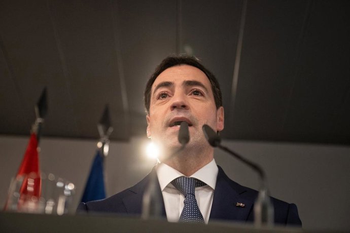 El lehendakari, Imanol Pradales, ofrece una rueda de prensa tras una reunión con el presidente del Gobierno, en el Complejo de la Moncloa, a 27 de enero de 2026, en Madrid (España). 