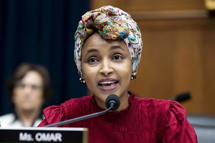 Archivo - Arquivo - 15 de julho de 2025, Washington, Distrito de Columbia, EUA: A deputada federal ILHAN OMAR (D-MN) discursando em uma audiência do Comitê da Câmara sobre Educação e Força de Trabalho sobre “Antissemitismo no Ensino Superior: Analisando o