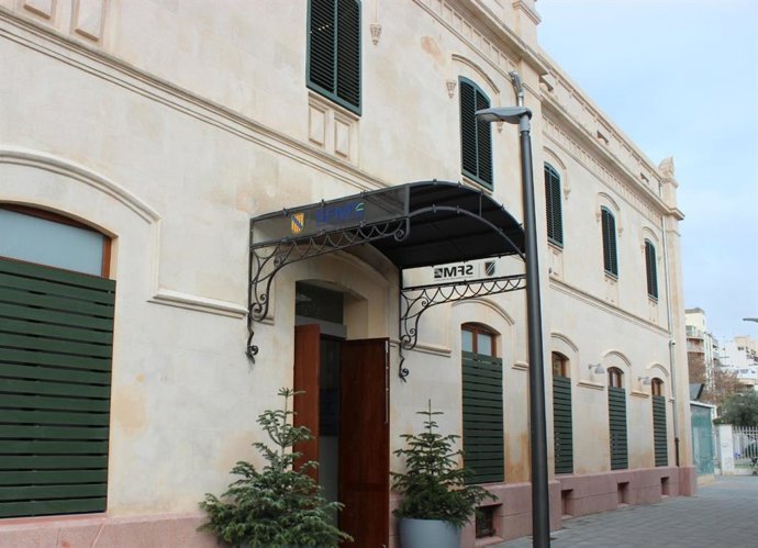Fachada de la sede institucional de Serveis Ferroviaris de Mallorca.