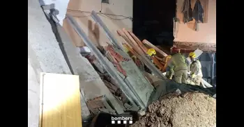 Dos personas atrapadas tras el derrumbe de una casa en Vilanova de Bellpuig (Lleida)