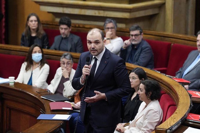El conseller de la Presidencia, Albert Dalmau, durante una sesión de control, en el Parlament de Catalunya, a 28 de enero de 2026, en Barcelona, Catalunya (España).