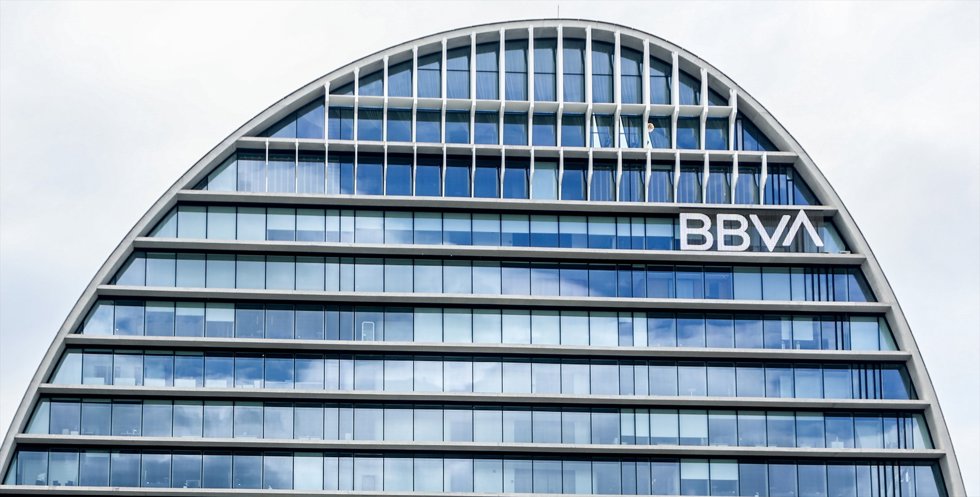 Fachada de la sede de BBVA en Madrid (España). 
