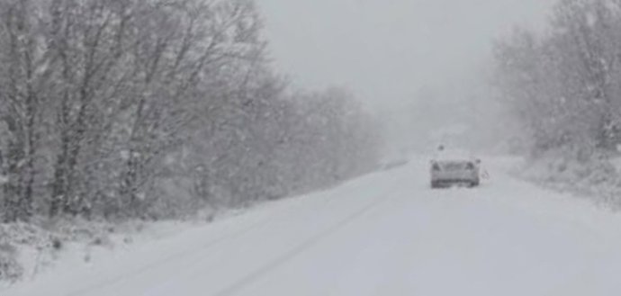 Archivo - La Agencia de #ProtecciónCivil y Emergencias ha activado la @UMEgob a petición de la @DGCyL para ayudar en la limpieza y mantenimiento de las vías afectadas por la nieve en la provincia de #Soria.