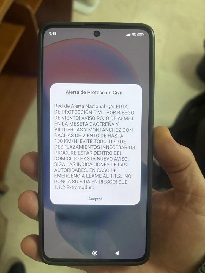 Mensaje ES-Alert por la alerta roja ante el riesgo de fuertes rachas de viento en varias zonas de Cáceres.