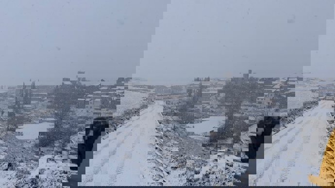 La nieve complica la circulación en Cogeces del Monte.