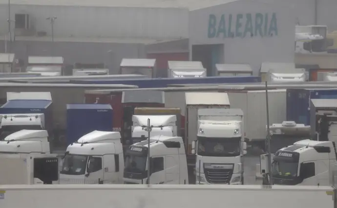 Camiones parados en el puerto de Algeciras