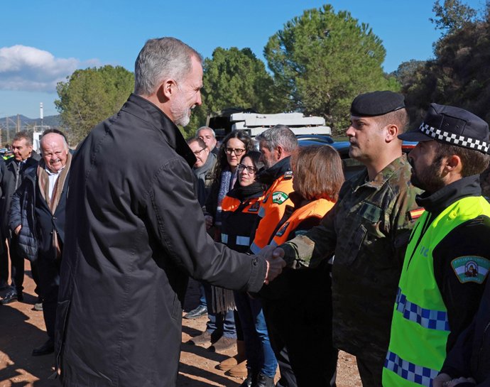 El cabo Obrero fue felicitado por el Rey, durante su visita a Adamuz (Córdoba), tras el siniestro ferroviario, en el que el militar ayudó de forma destacada en el rescate de pasajeros de los trenes accidentados.
