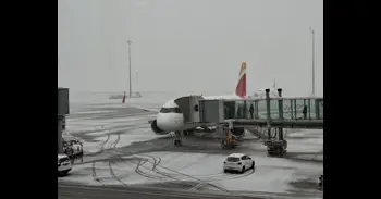 El aeropuerto de Madrid sufre demoras este miércoles por la nieve, con tres de cuatro pistas operativas