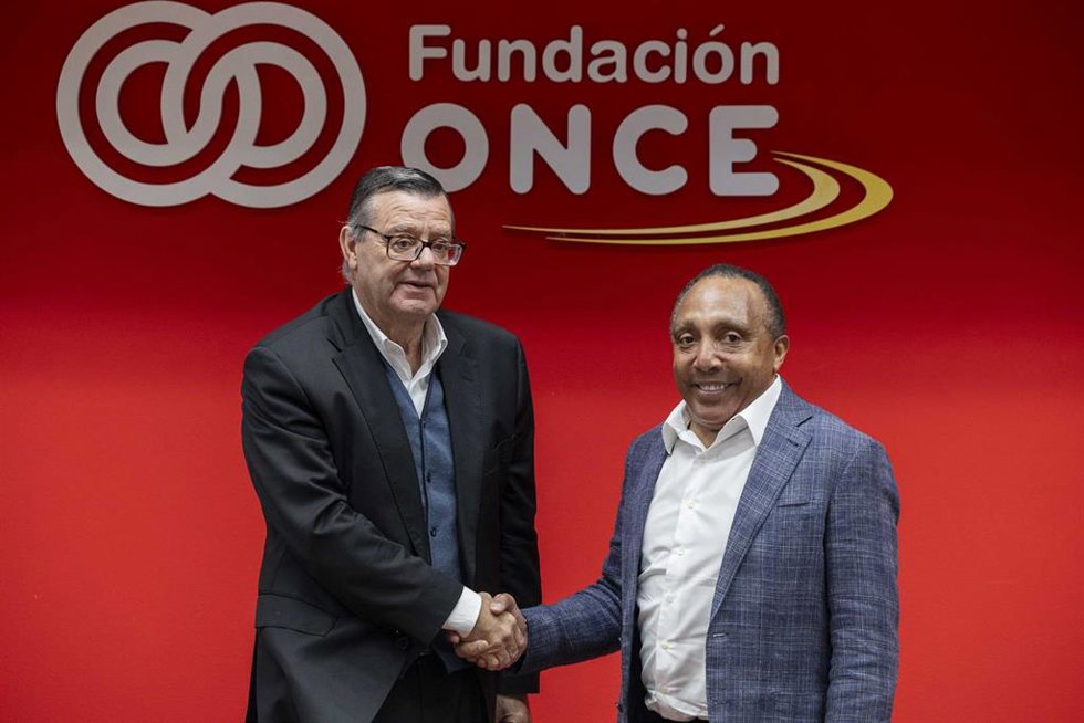 Foto acuerdo entre Fundación ONCE y Marina Innova Hub