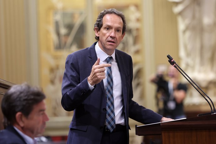 El portavoz parlamentario adjunto del PSIB-PSOE, Marc Pons, durante un debate de presupuestos autonómicos en el Parlament Balear, a 7 de julio de 2025, en Palma de Mallorca, Mallorca, Baleares (España).