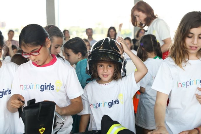 La Fundación Inspiring Girls acerca las disciplinas STEM a más de 63.400 niñas en España