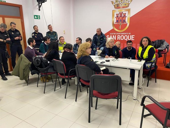 Mercedes Colombo en la reunión de coordinación de Emergencias en el puesto de mando avanzado en San Roque.
