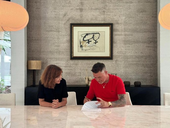 Alejandro Sanz y Yolanda Pérez, directora general de Stage Entertainment España