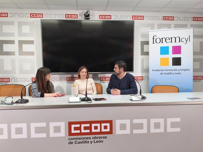 De izquierda a derecha, Patricia Santamaría, Yohana de los Ríos y Alberto Bustos.